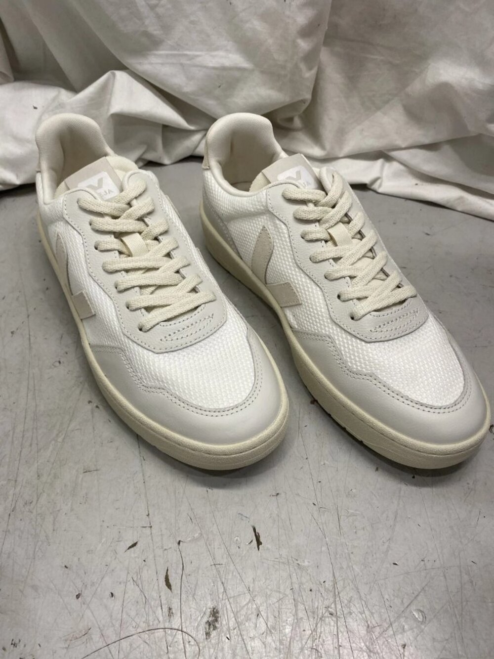 Veja V-90 B-Mesh Sneakers White - Picture 4 of 7